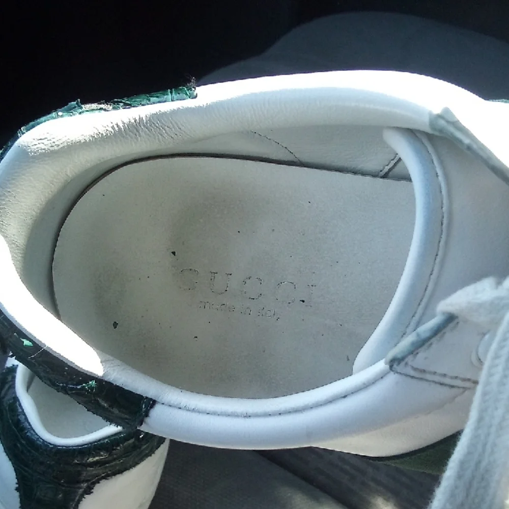 Gucci White Leather Sneakers with Green and Red Stripe
